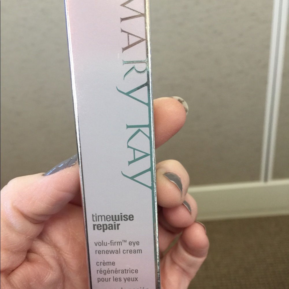 Mary Kay Volu-Firm Eye Renewal Cream